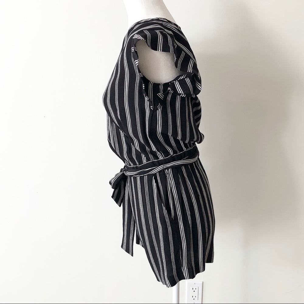 LOFT | Petite Striped Flutter Sleeve Romper NWOT - Picture 7 of 15